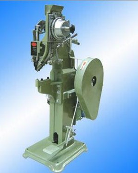 選購徑向鉚接機(jī)時需要注意哪些事項?