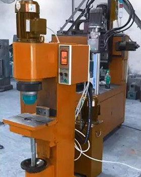 鉚接機(jī)廠家有哪些規(guī)格型號(hào)?